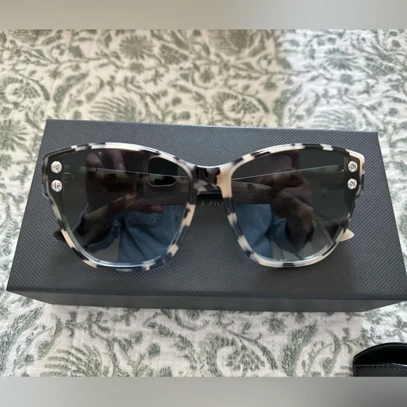 Dior Sunglasses - Picture 4 of 9
